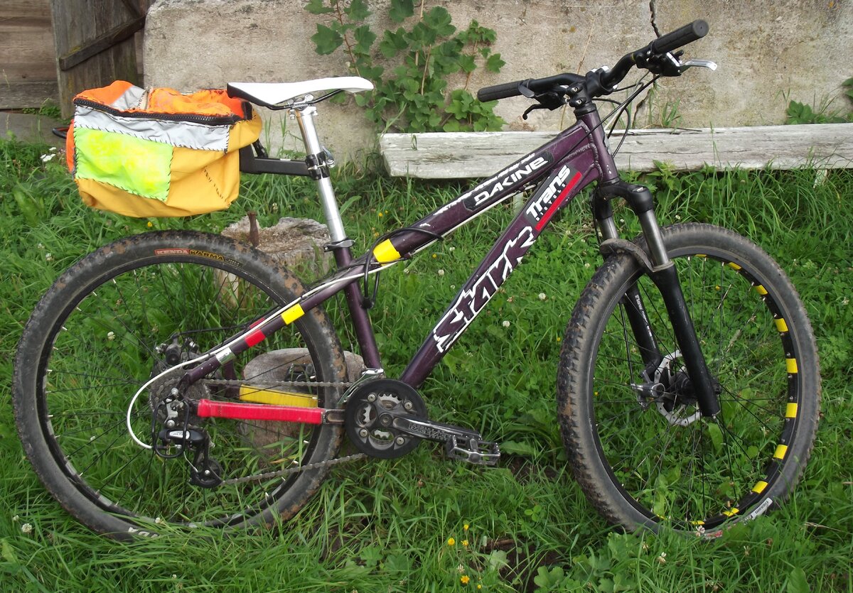 Старк Шутер в деревне на пенсии. С сумочкой