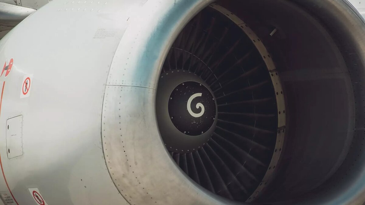     Вероятной причиной крушения в Афганистане самолета Falcon 10, на борту которого находился бизнесмен из Волгодонска и его жена, могло стать нарушение правил высоты полета, сообщил «Известиям» президент фонда содействия развитию гражданской авиации, заслуженный пилот СССР Олег Смирнов.