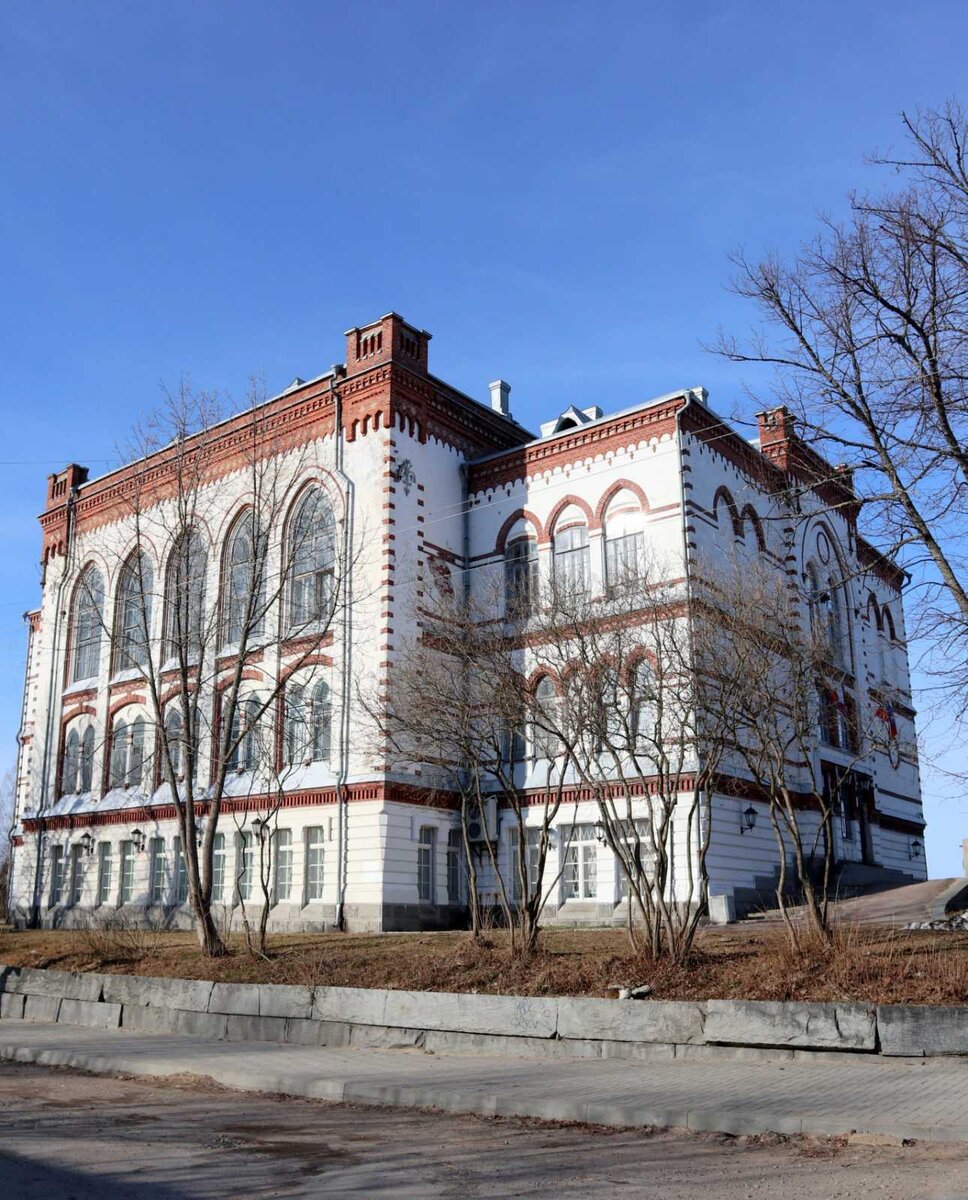 хочешь не хочешь а надо. они не надо не хочу. если не хочешь учиться есть другая дорога. не хочу учиться. не хочется а надо.