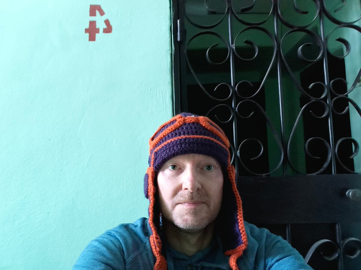 приколы пол вакцину от коронавируса. парень курит в подъезде. майк тайсон в подъезде. дружинин артур васильевич. шутки про вакцину.