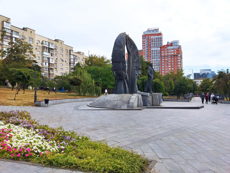 золотые ворота ярослава мудрого 1037. церковь богородицы пирогощи (1131-1136), киев. дмитровский собор во владимире. золотые ворота киев ярослав мудрый егэ. золотые ворота в киеве 11 век.