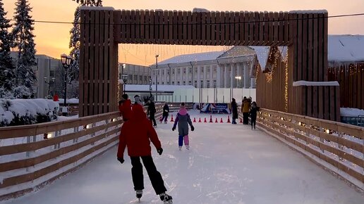 каток в парке тысячелетия ярославль. центральный каток ярославль. каток на советской площади. каток в ярославле фото. каток европа ярославль.