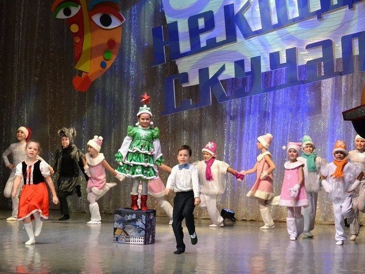 11. Дк ершово звенигород. Оформление сцены на концерт родники российских деревень. Ершово концерт дк. Академический хор родник.