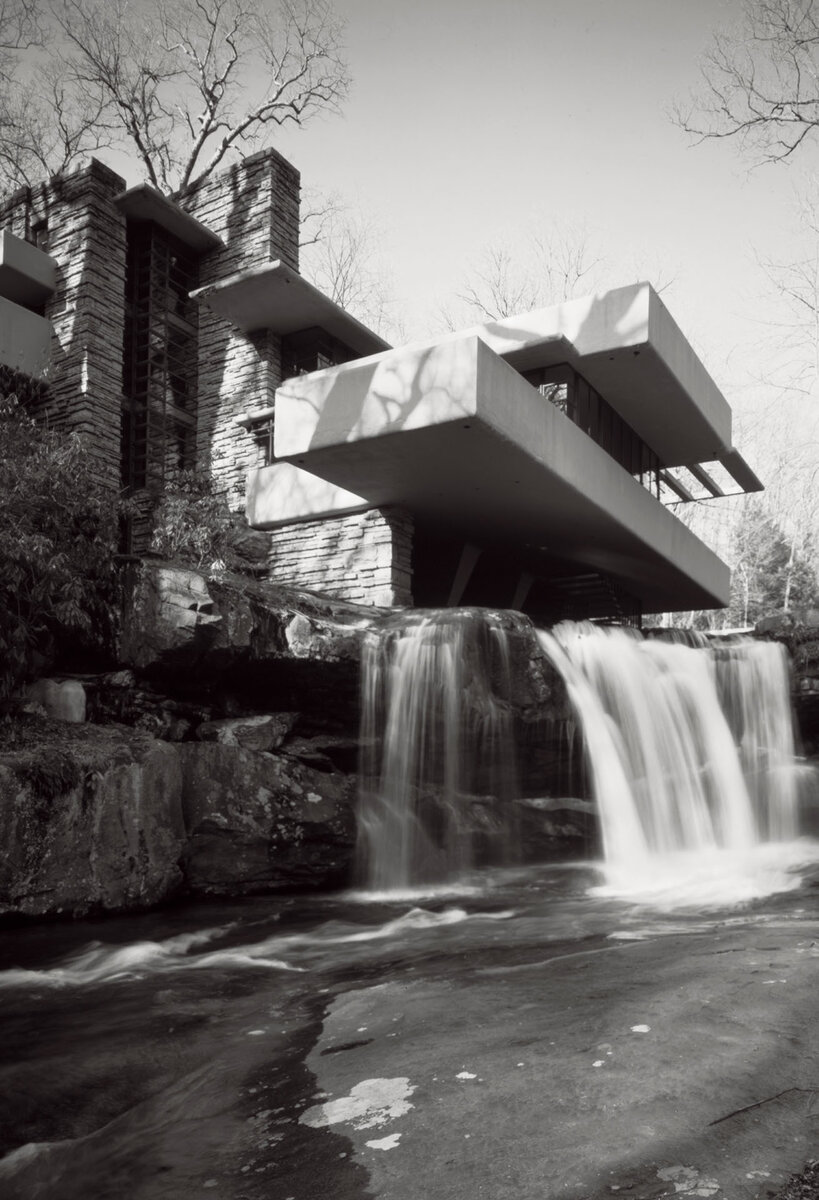 Можно найти много фотографий, но эти ч\б снимки самые ранние и подлинные.