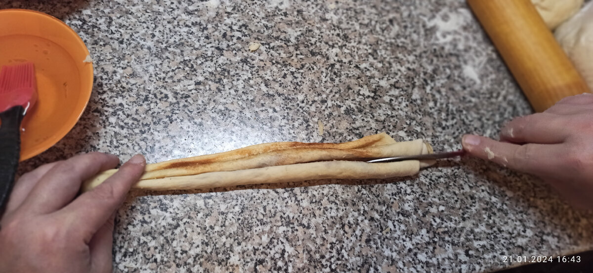 Булочки-розочки из дрожжевого теста. Как сделать булочку с сахаром фото. Красивые булочки. Булочки с сахаром. Булочки с сахаром.