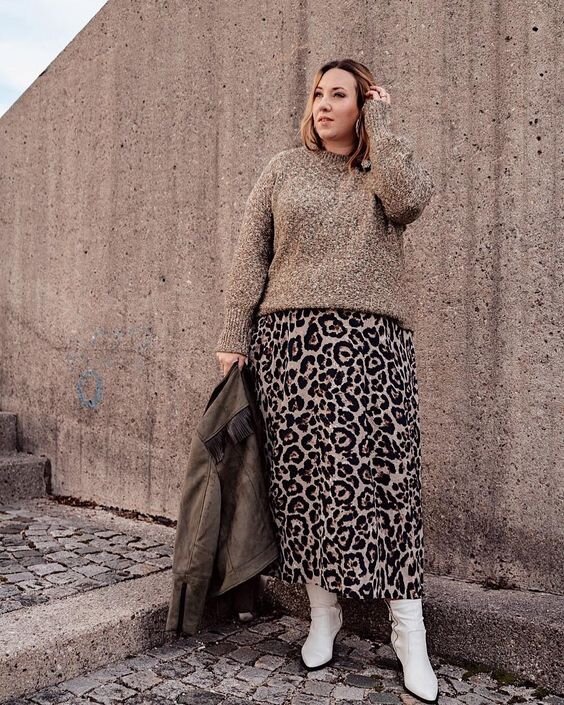 Стильные вязаные вещи. Джемпер плюс сайз спицами. Вязаная кофта женская для полных. Вязаные вещи для полных. Вязаные вещи для полных.