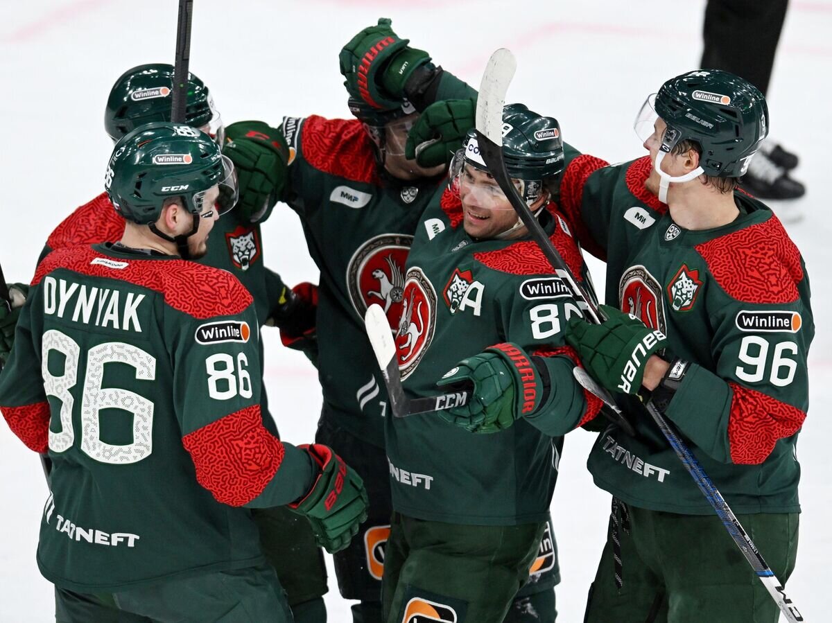    Игроки "Ак Барса" © РИА Новости / Максим Богодвид