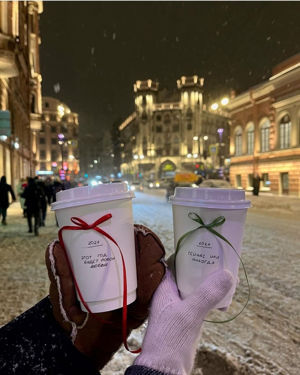 Многие, выбирая время для отпуска склоняются к тёплым временам года, но ведь и зимой множество всего интересного, а зимний Санкт-Петербург невероятно красив и волшебен.