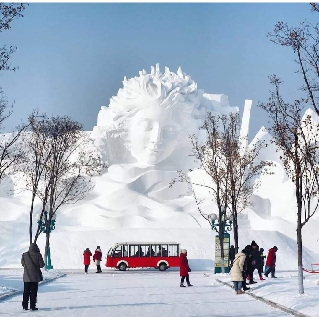 ледовый городок в краснообске. ледяной дворец новосибирск горки. туймазы ледяная горка. ледяный городок москва 80е. чита площадь ленина горки.