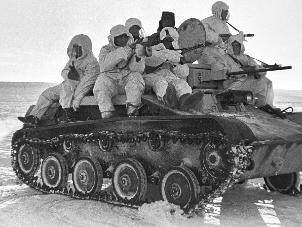 1941 Т-60. Т 60 ВОВ. Танк т-60 в бою. Т-60 танк под Москвой. Танковая 40