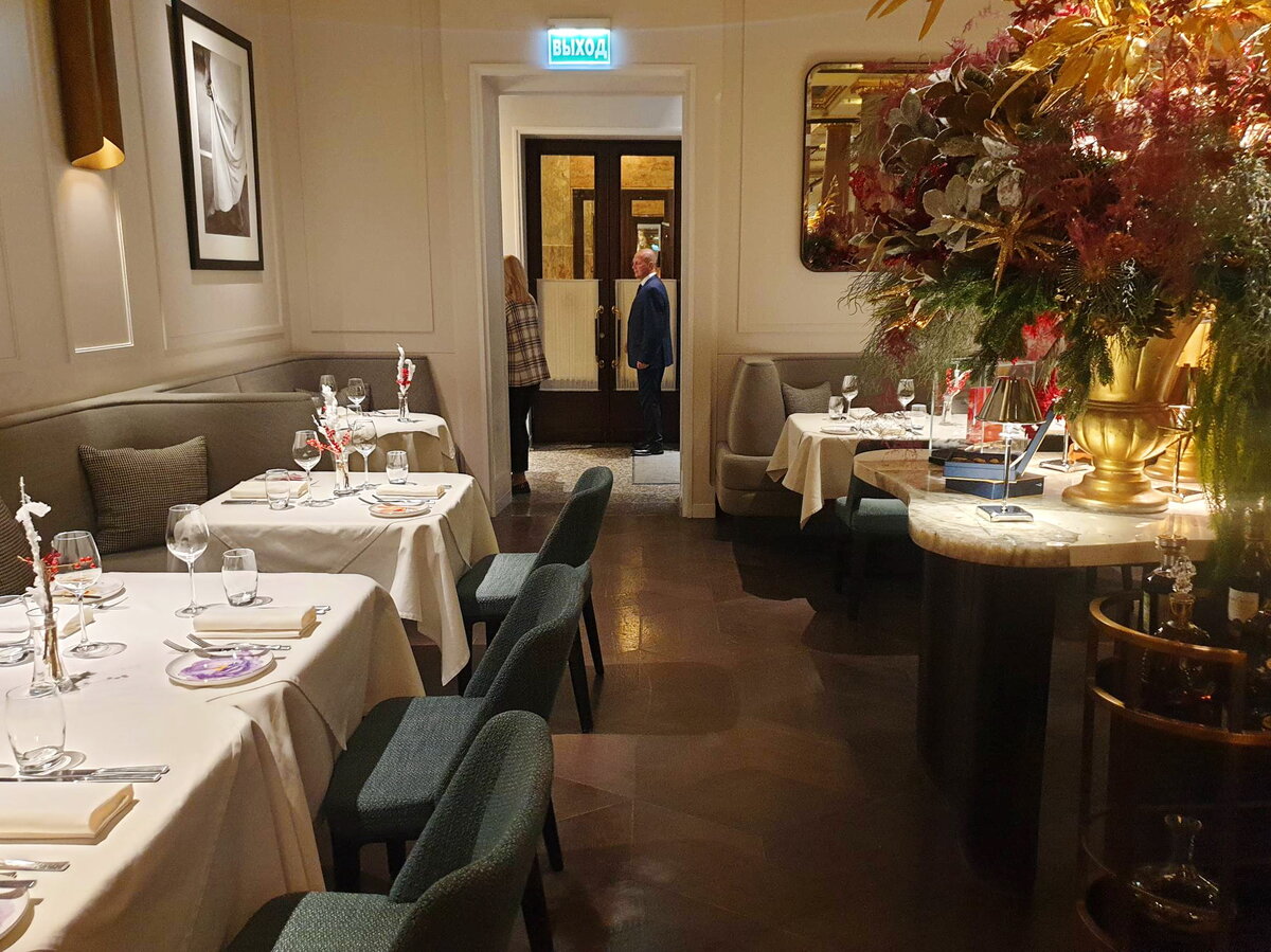 Главный зал ресторана Savva