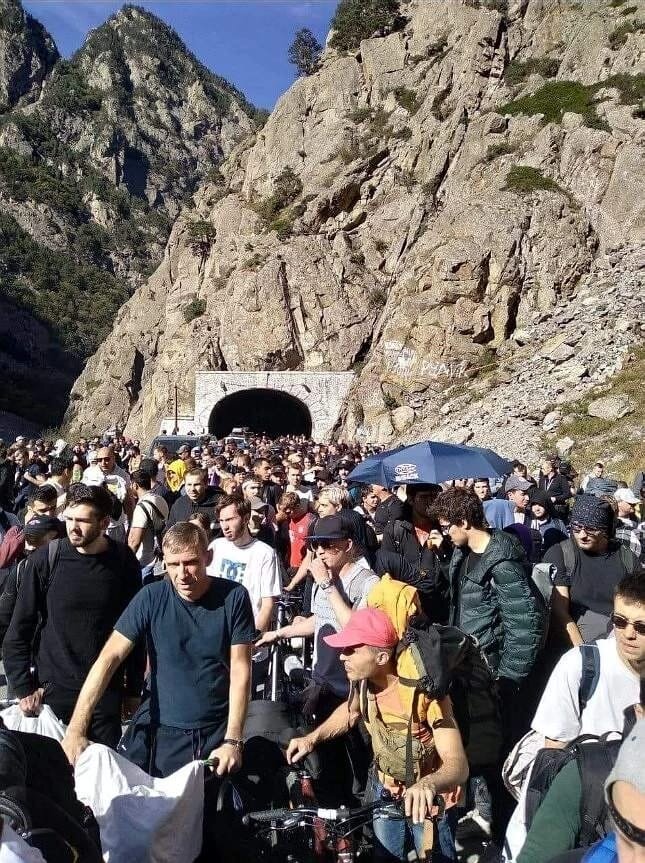 Приколы про бмв. Вождение автомобиля на механике. За рулем автомобиля. Вождение на механике с нуля. Машина на газу плюсы и минусы.