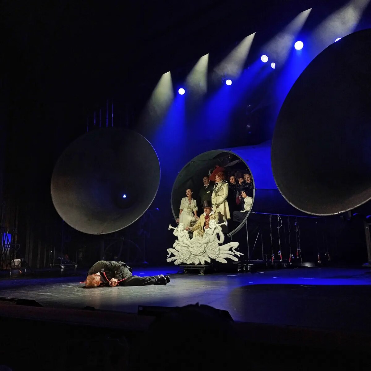 ансамбль театральный. интересные спектакли декабрь. интересные спектакли декабрь. мюзикл 12 месяцев на новый год. театр терезы дуровой 12 месяцев.