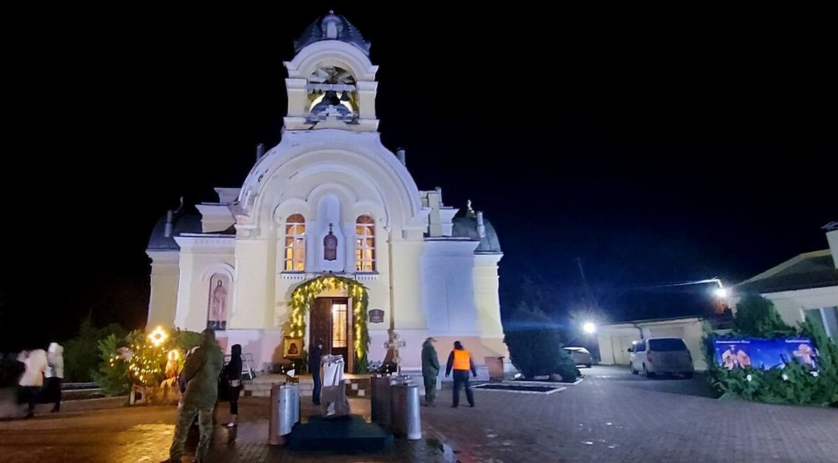 Феодосийский Казанский собор. Ночная литургия и Великое освящение воды. Фото Олега Ивлева