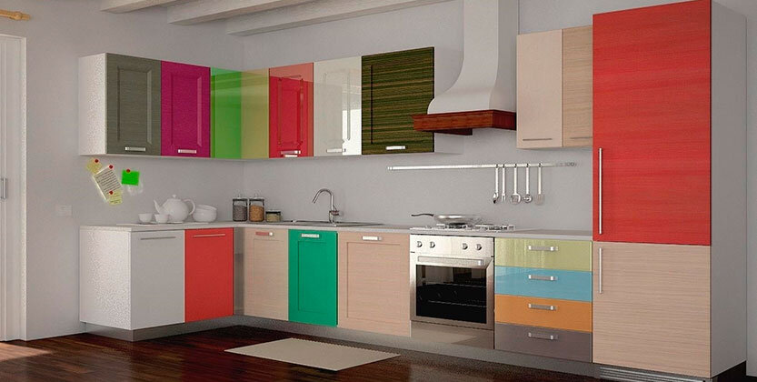 кухня с высокими узкими фасадами. соединительная фурнитура блюм. кухни шкафы подобрать. кухня варианты с белыми шкафами. кухни шкафы подобрать.