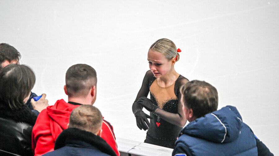 правила снятия одежды с пострадавшего. при повреждении руки одежду сначала снимают. первая помощь при переломах. при повреждении руки одежду сначала снимают. при повреждении руки одежду сначала снимают.