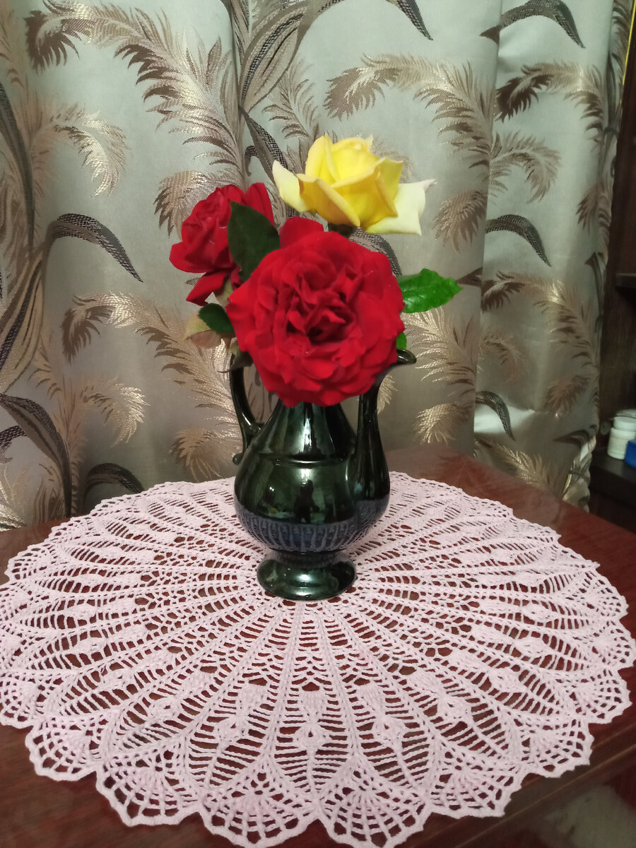 Почти скатерть. Жаль фото не передает, что вещь объемная, 3D. Фото автора.