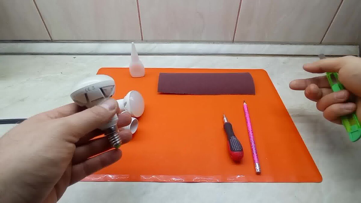 Лед лампочки 220 вольт. Как заменить светодиод в лампочке на 220в. Светодиодная лента 240 ламп. Разбираем светодиодную лампу 220 вольт. Лампочки в подвесной потолок точечные диодные.