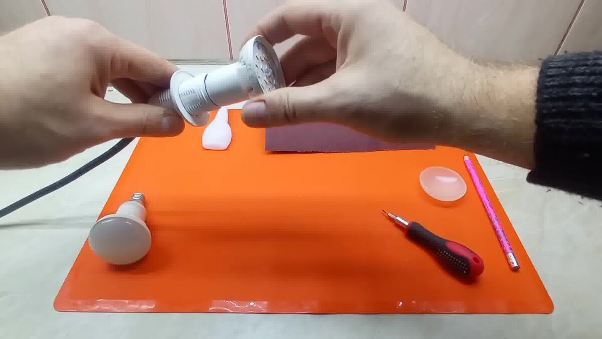 Срок службы лампы накаливания и энергосберегающие лампы сравнение. Галогенная лампа накаливания схема. Энергосберегающие лампы сокращение. Уровень искусственного освещения люминесцентными лампами. Лампа температурная.