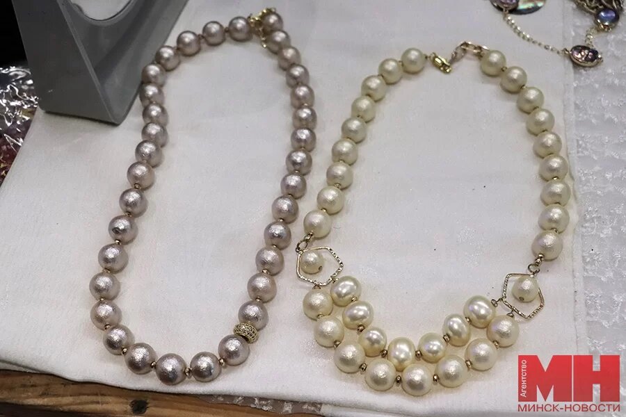 Autumn medicine. Арома свеча eucalyptus scented candle. Свечка корень. Свечка корень. Свечка корень.