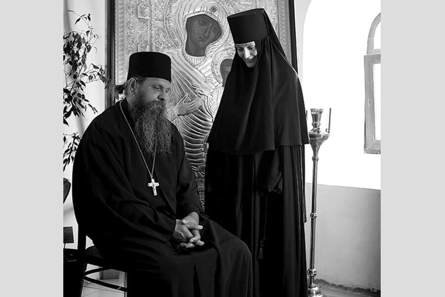 Живи с богом. Христос в небе. Боженька в церкви. Иисус спас меня. Император вархаммер 40000.