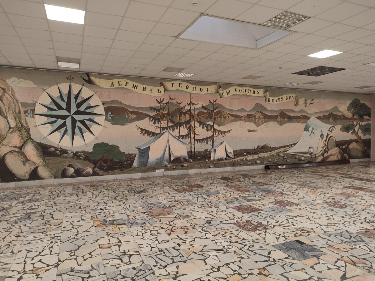 Панно на стене холла университета, в котором я работаю.