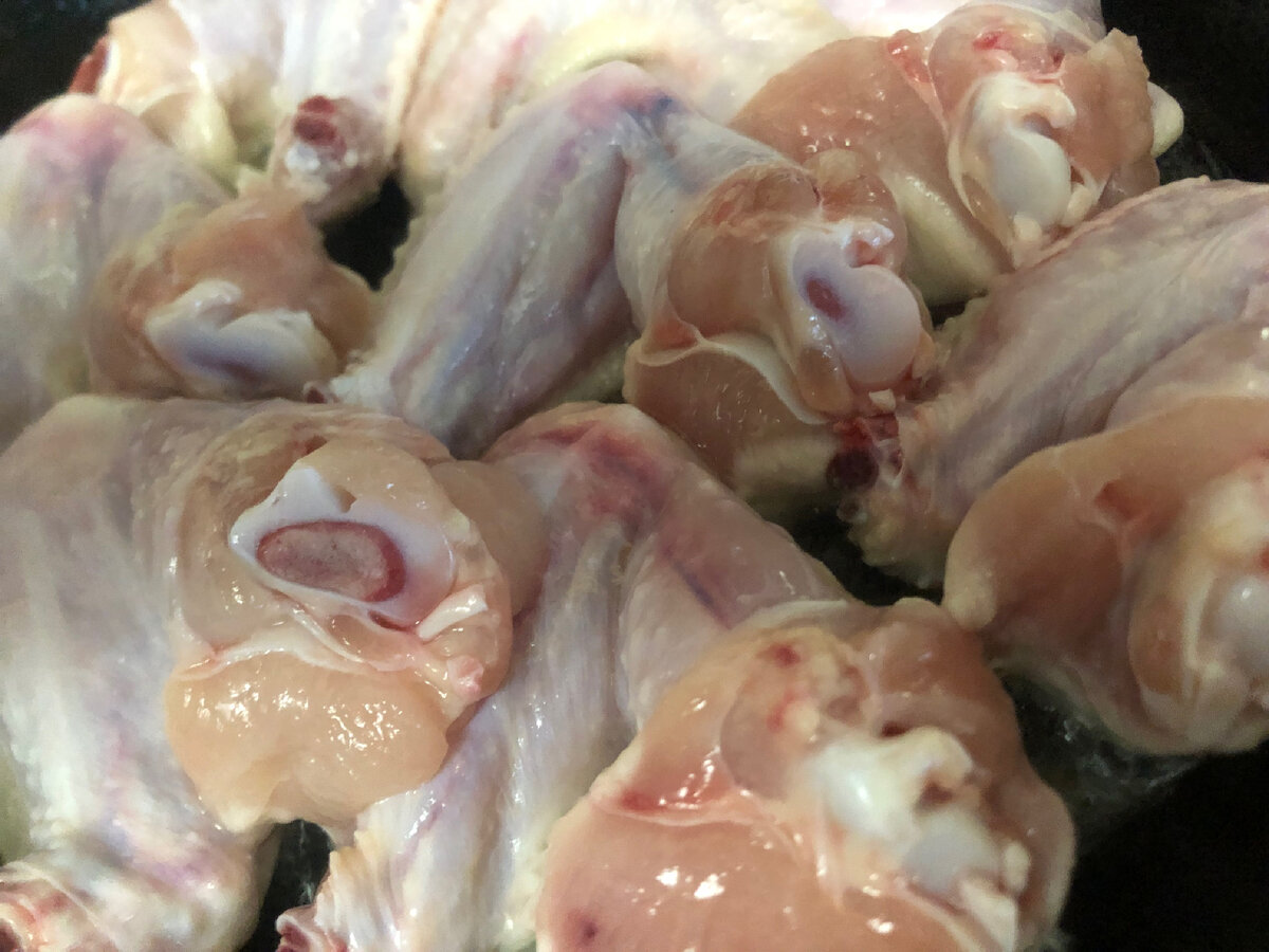 Пока они жарятся, готовим секретные ингредиенты.