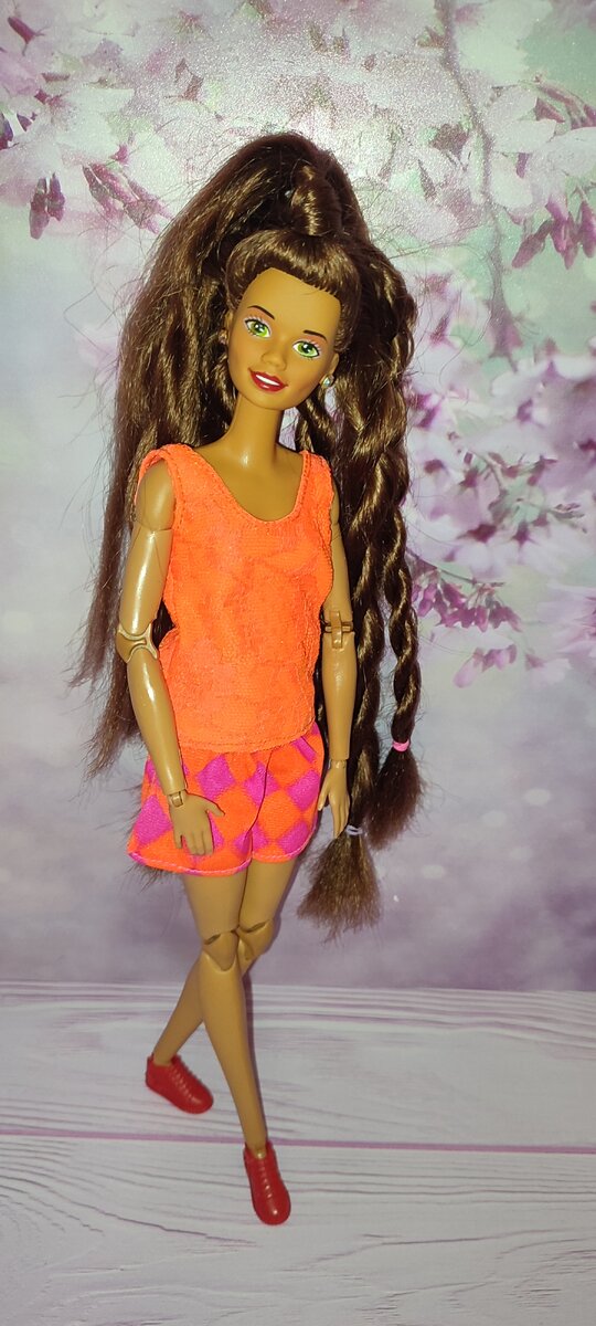 Barbie Radiant in Red AA на теле Барби йоги МТМ пучок