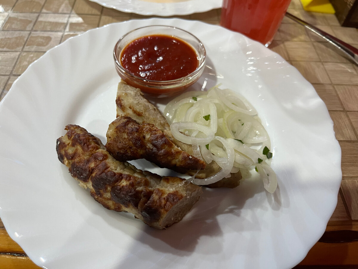 Люля с томатным соусом. 