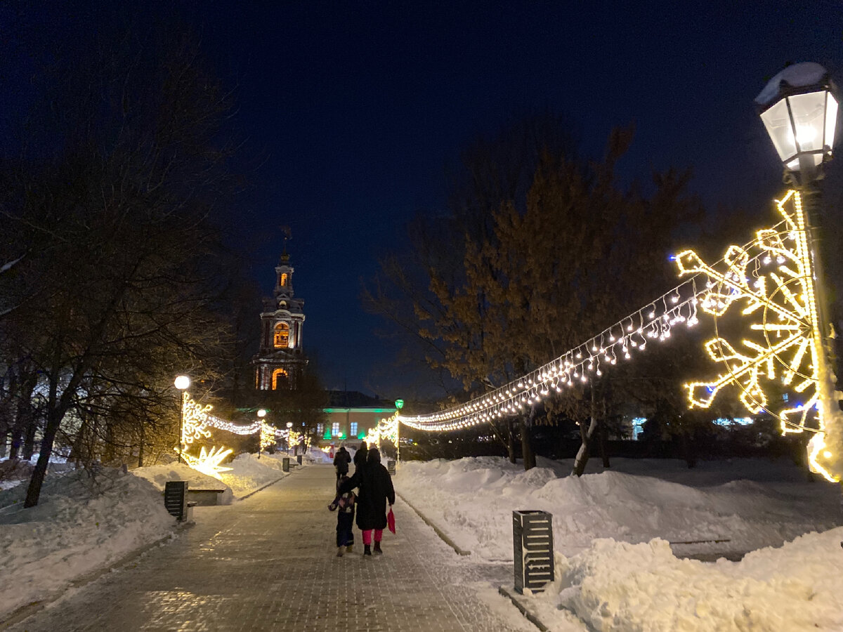 гулять вечером в москве. гулять вечером в москве. пешая прогулка патриаршие пруды. вечерняя прогулка по москве. парк зарядье мост вечером.