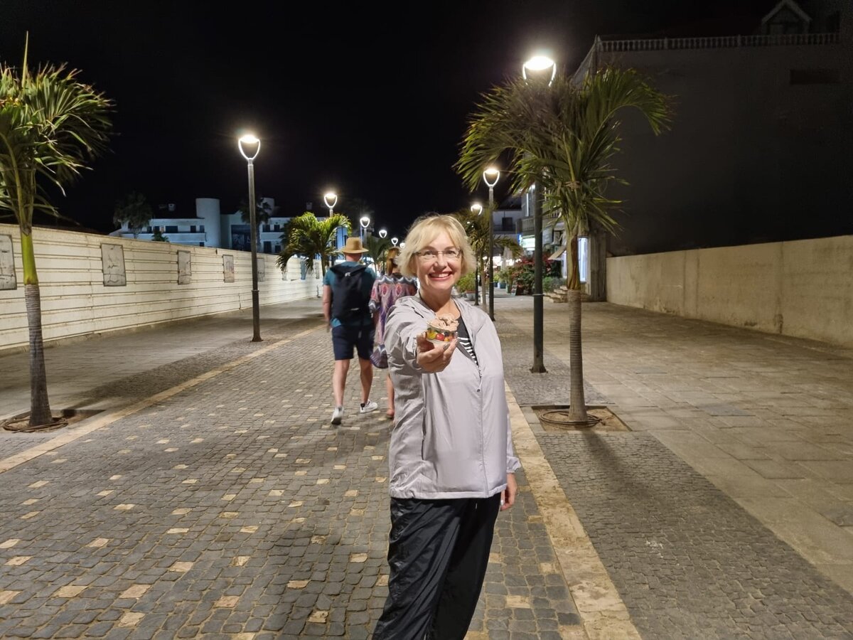 девушки едут в мюнхен. фестиваль октоберфест в германии. девушки едут в мюнхен. октоберфест в мюнхене. фестиваль пива в германии октоберфест девушки.