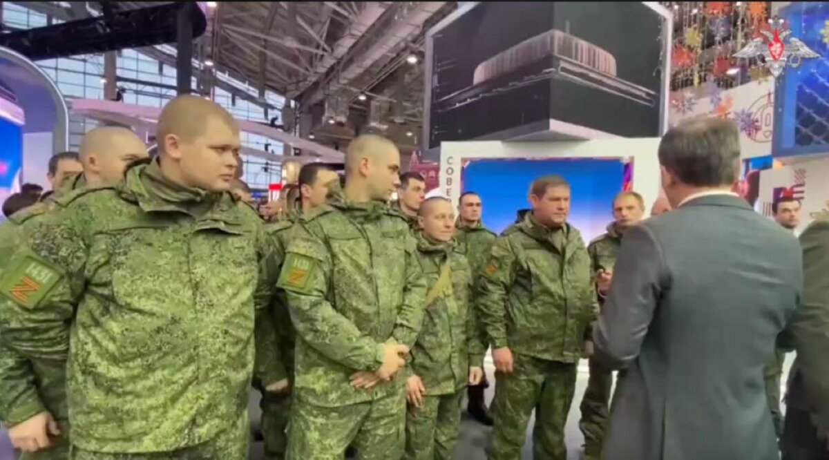   Военнослужащие ЗВО - участники СВО посетили выставку-форум "Россия"