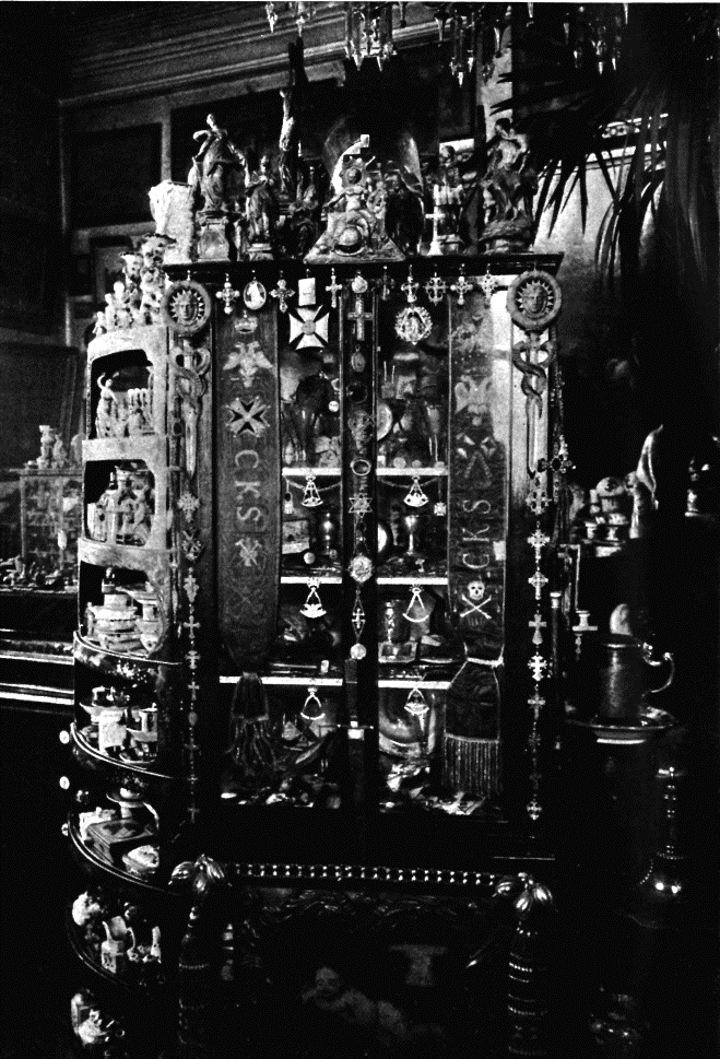 "Массонский шкапик", коллекции Ф.М. Плюшкина