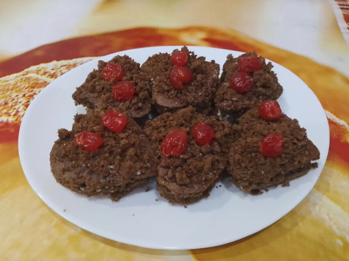 Пирожные шоколадные с нежным кремом