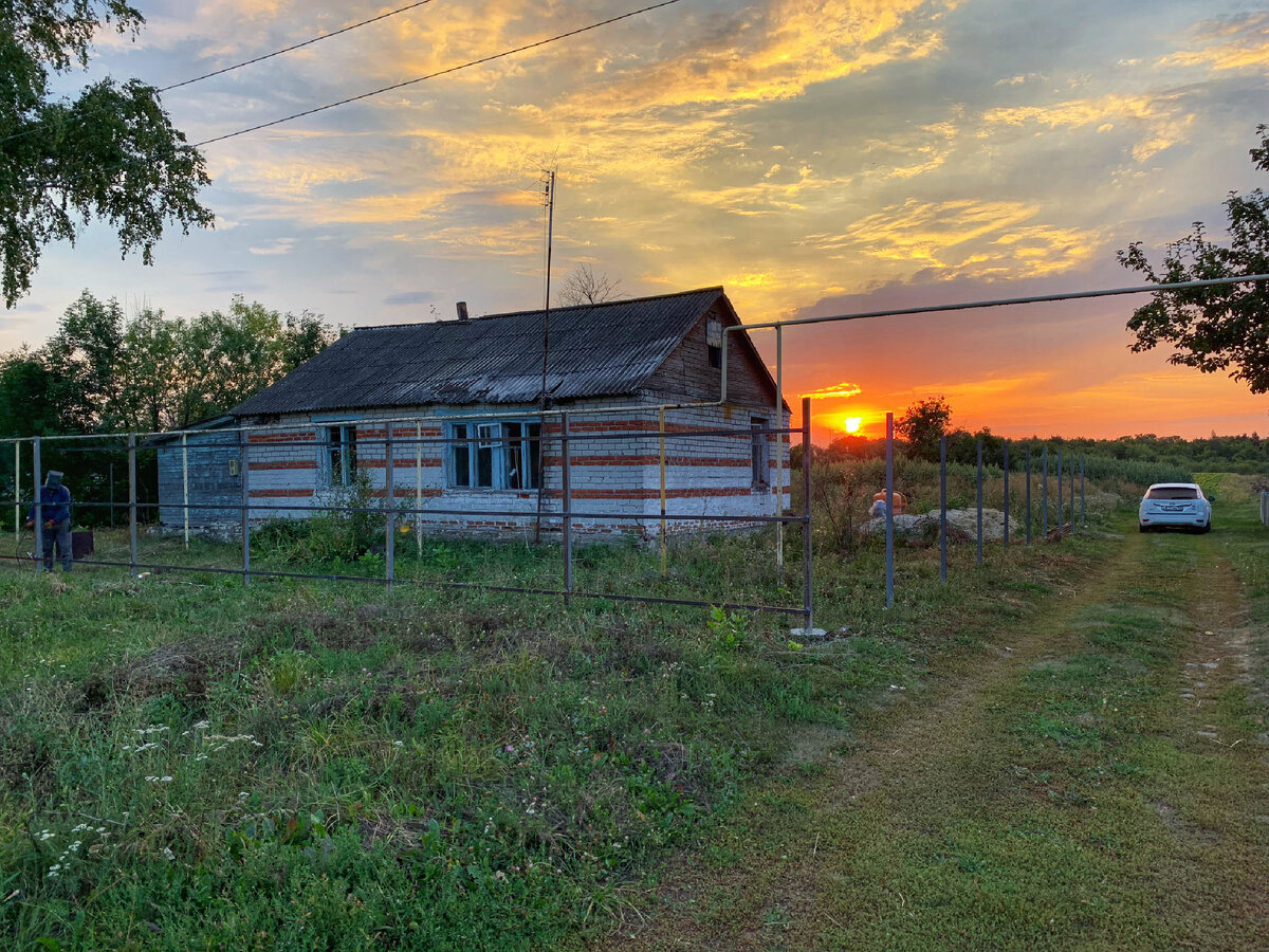На деревню к дедушке. Стив маккарри фотографии россии. Заброшенные деревни ярославля. Люди в деревне. Русские деревни.