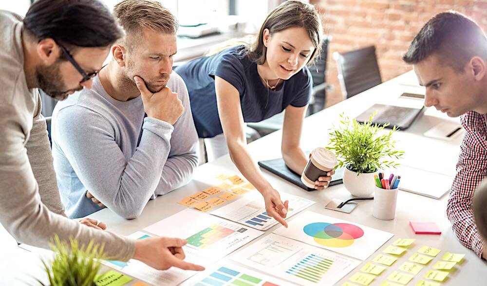 Бизнес люди. Крупный консалтинг. Крупный консалтинг. Крупнейшие консалтинговые компании. Аудиторская компания.