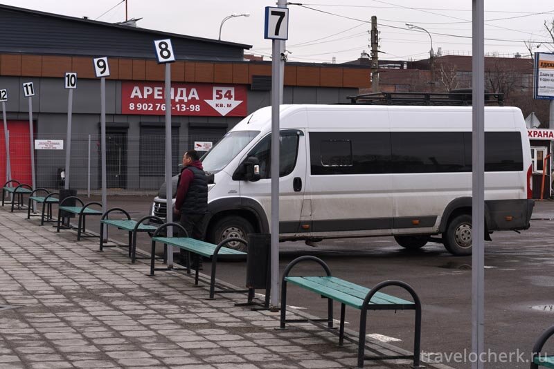 Платформы для посадки пассажиров в автобусы, фото автора