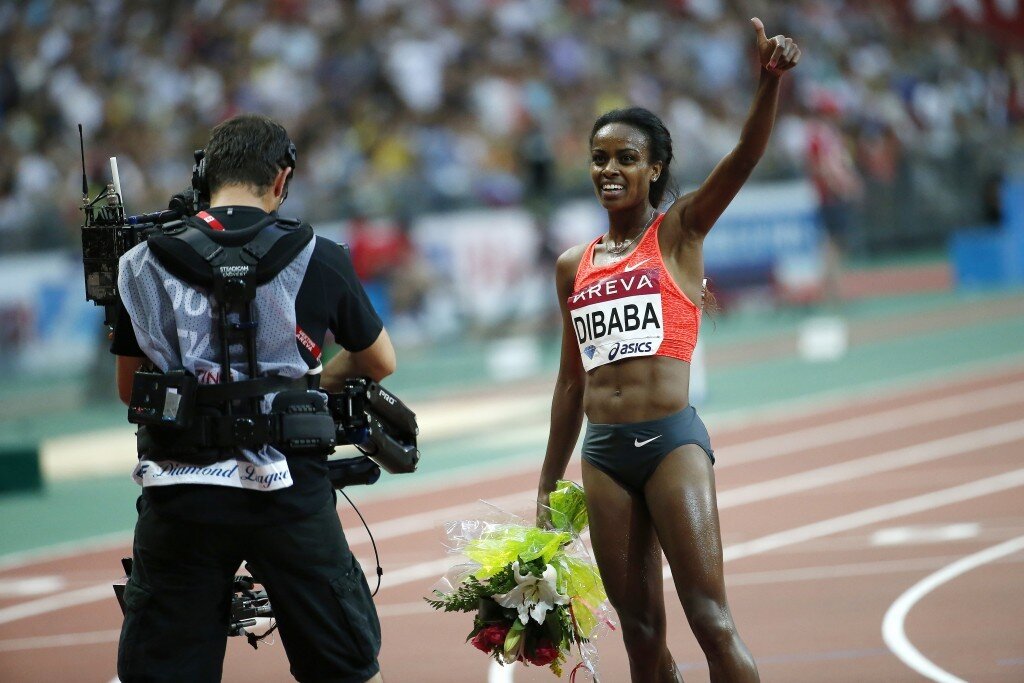 Мудрые высказывания. Нужно время чтобы разобраться. Когда кажется что весь мир против тебя помни что самолет взлетает. Интересные высказывания. Афоризмы про решения.