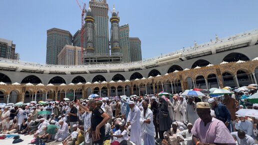 Кааба таваф. Мечеть масджид аль-харам в мекке. Мечеть аль-харам мекка прямая трансляция. Саудовская аравия мекка и медина. Аль харам прямая.