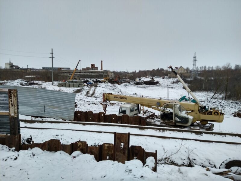 СТДС уже к концу 2023 года (фото датировано 23 декабря) развернула на объекте масштабные работы, вырубив кустарник и деревья, проложив временные подъездные пути. Фото: Денис Тюркин I Столица С 