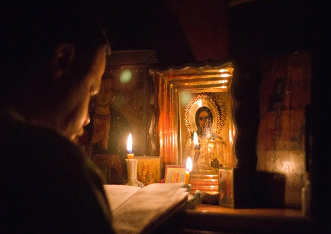 Двенадцать учеников иисуса христа. Иисус в окружении людей. Туринская плащаница лик христа икона. Иисус христос составы. Иисус христос туринская плащаница.