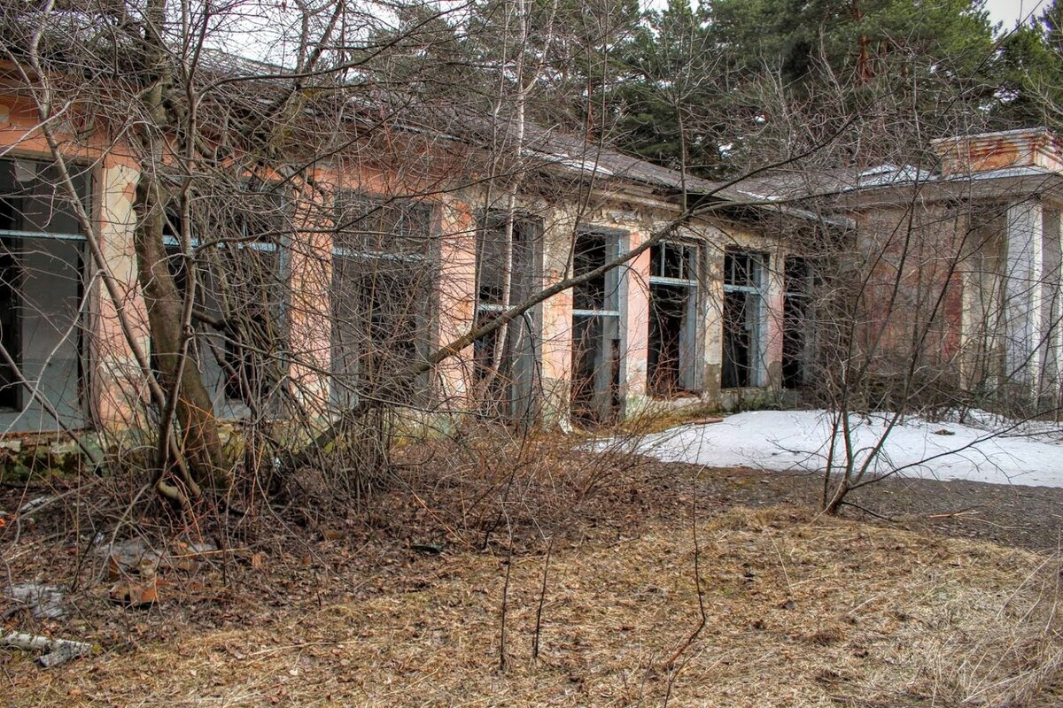 Бывший пионерский. Лагерь Верхотомка. Кемерово, Верхотомка лагерь космос. Лагерь пламя Елыкаево. Пионерский лагерь огонек Кемерово село Елыкаево.