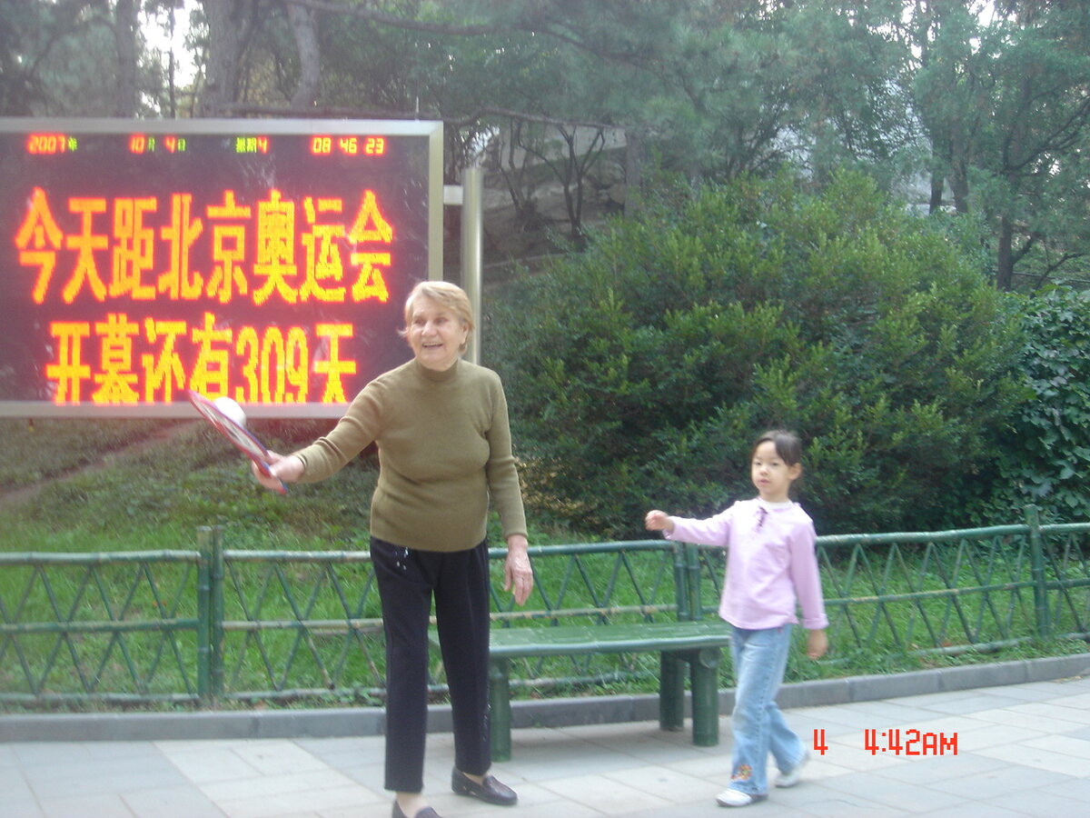 Из какого языка пришло слово карий. Как произошло слово карий. Значение слова альбом. Происхождение слова карий. Из какого языка пришло слово карий.