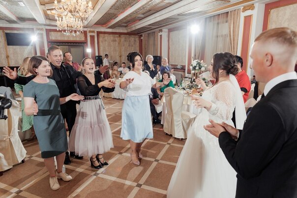 Подарок на свадьбу молодоженам. Необычный подарок на свадьбу. Оригинально подарить деньги. Поздравления на свадьбу оригинальные. Подарок на свадьбу молодоженам.