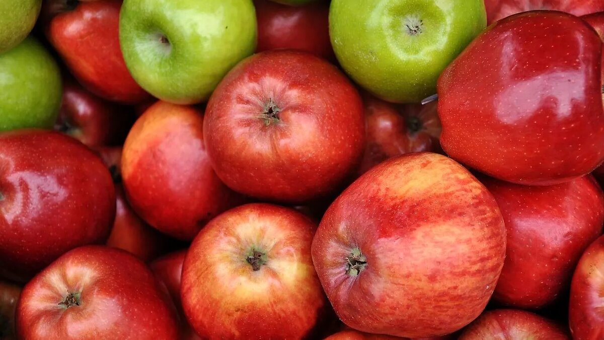 Видеть во красные яблоки. Яблоки красные. Яблоки зеленые. Яблоки фон. Разноцветные яблоки.