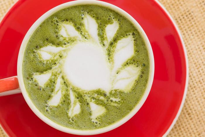 Можно пожалуйста кофе. Мне с грустиночкой кофе. Можно пожалуйста кофе. Девушка с чашкой кофе. Мне пожалуйста чашечку кофе.