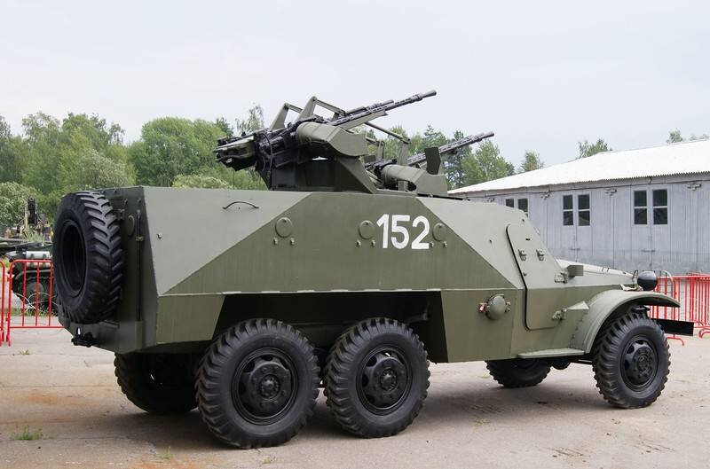 Зенитная версия БТР-152 с 4 пулемётами КПВ. (Источник фото: https://nosoldat.net/bronetransporter-btr-152/)
