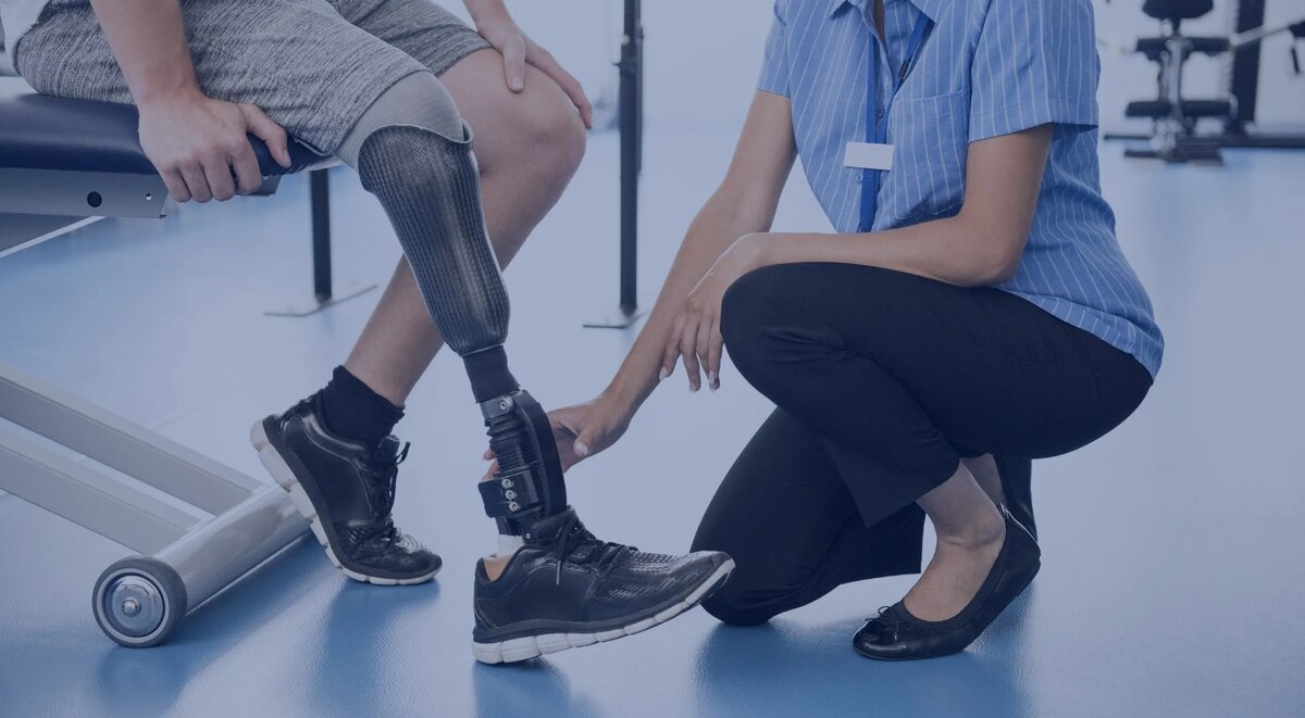 Техника протезиста. Бионический протез ноги. Современные протезы ног. Ножные протезы для инвалидов.