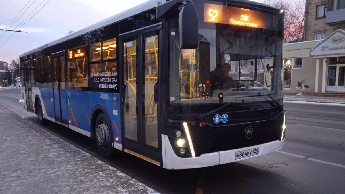 Порно Незнакомец трахает в автобусе. Смотреть видео Незнакомец трахает в автобусе онлайн