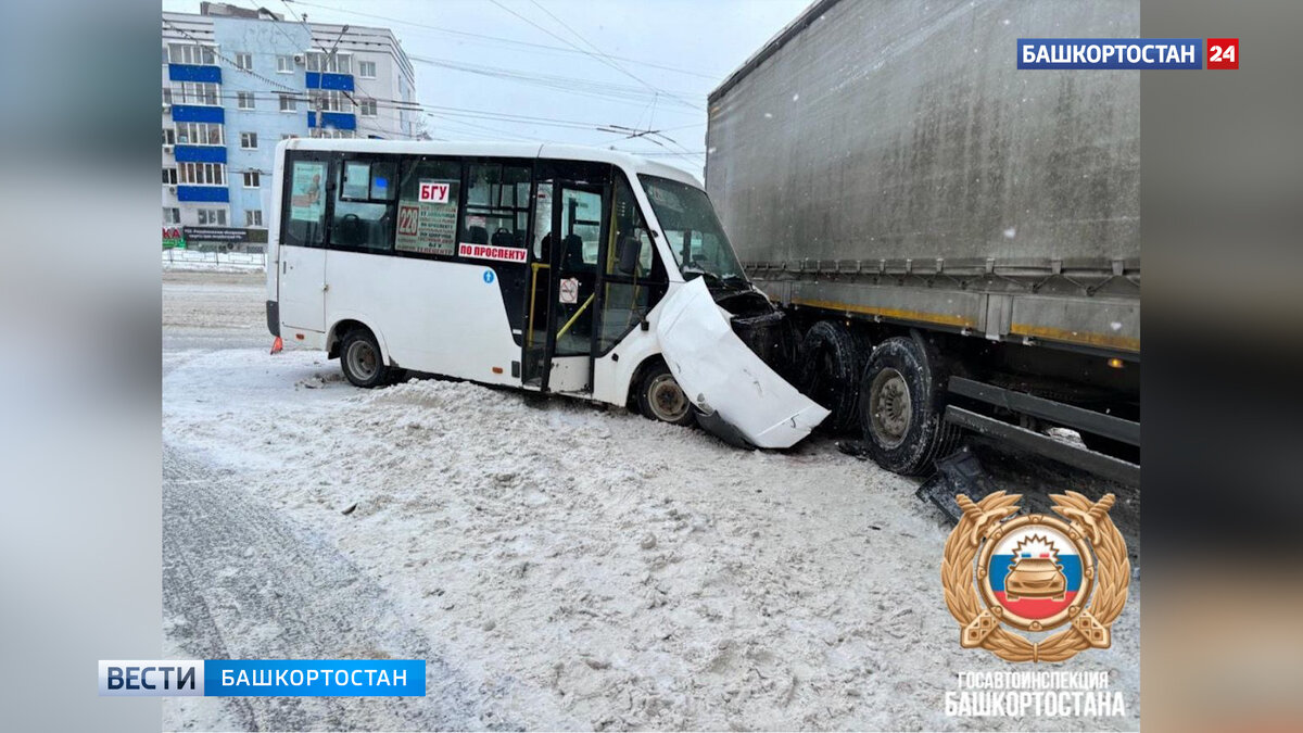    В Уфе на перекрестке столкнулись "Газель" с 16 пассажирами и грузовик: пострадавших нет